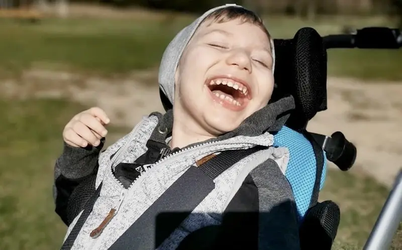 Aleksander - Después de la terapia con células madre para parálisis cerebral